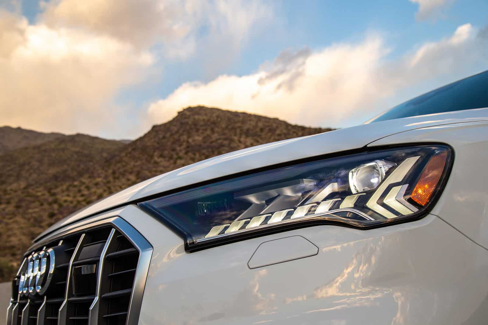 Audi Q7 headlamp and fog lamp upgrade for improved visibility and style.