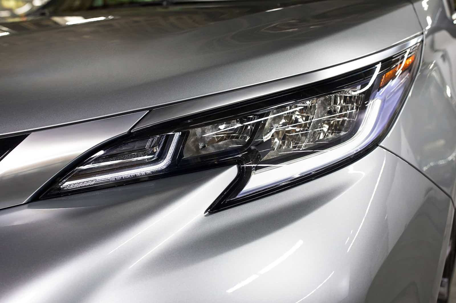 High-quality Toyota Sienna headlamp and fog lamp upgrade for enhanced visibility and style.