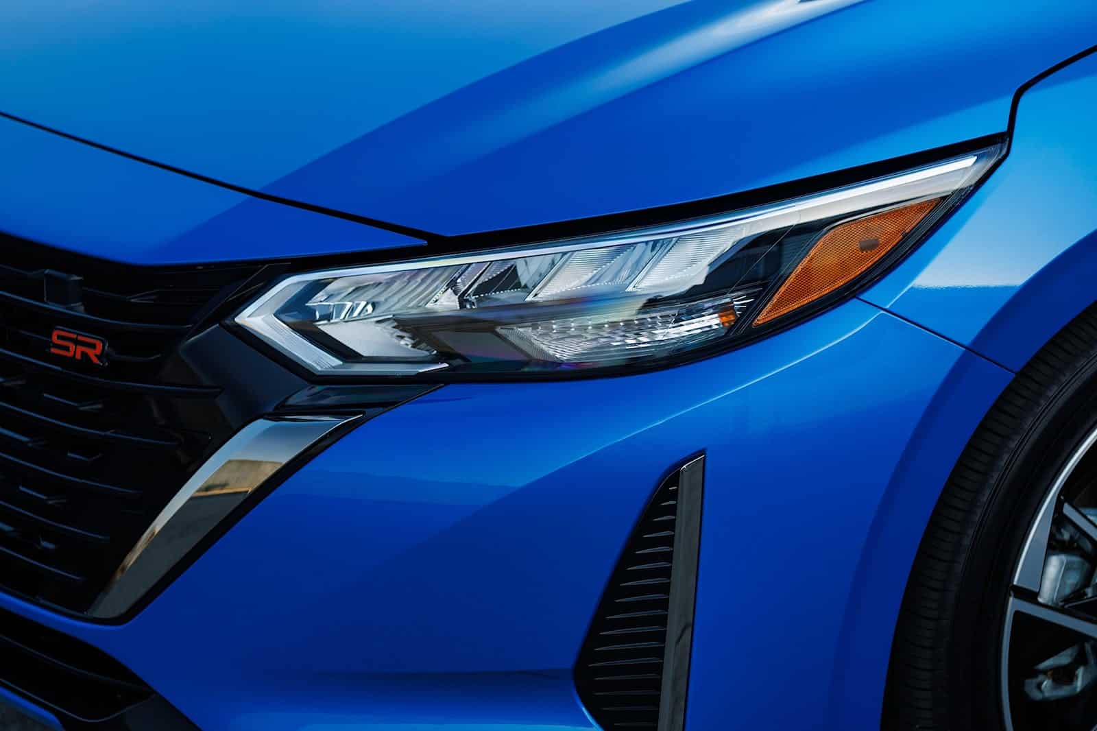 High-quality Nissan Sentra headlamp and fog lamp upgrade kit for improved visibility.