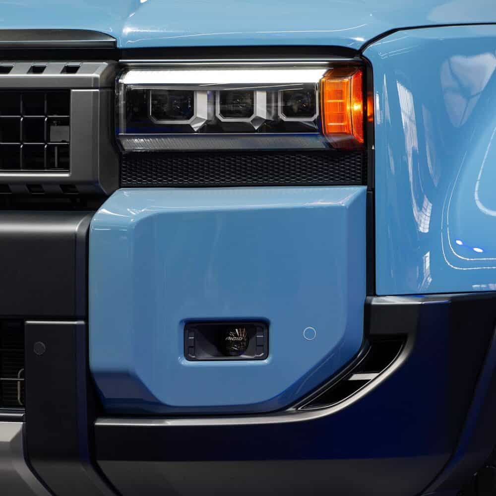 High-quality headlamp and fog lamp upgrade for Toyota Land Cruiser. Enhance visibility and style wit.