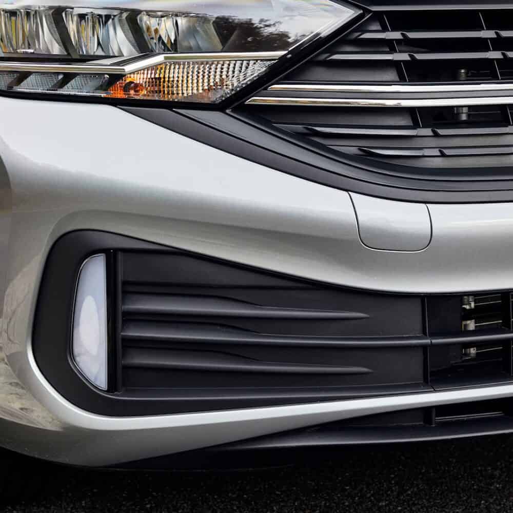 High-quality headlamp and fog lamp kit for Volkswagen Jetta, enhancing visibility and style. Perfect.