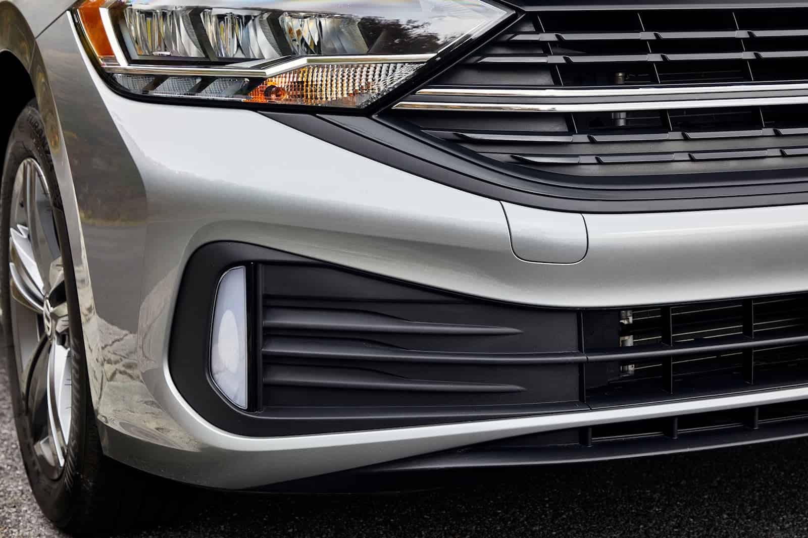 High-quality headlamp and fog lamp kit for Volkswagen Jetta, enhancing visibility and style. Perfect.