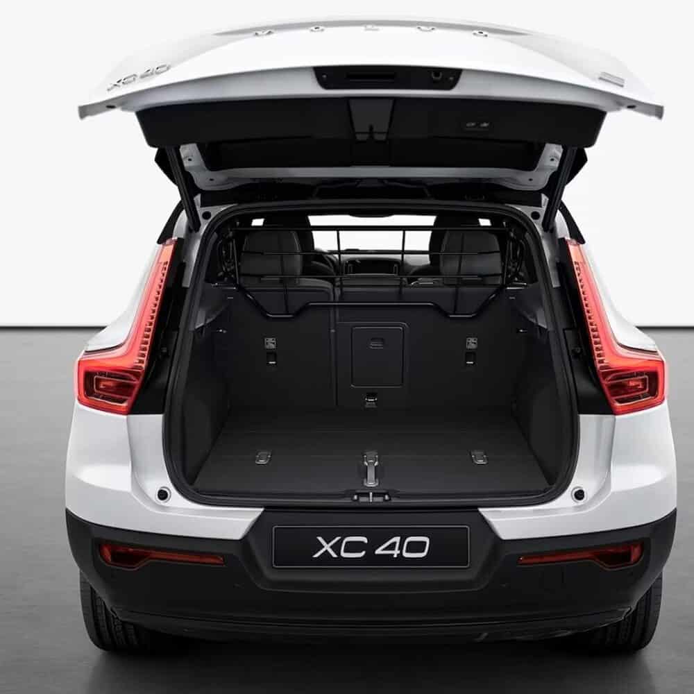 Volvo XC40 trunk cargo area kit for enhanced storage and organization.