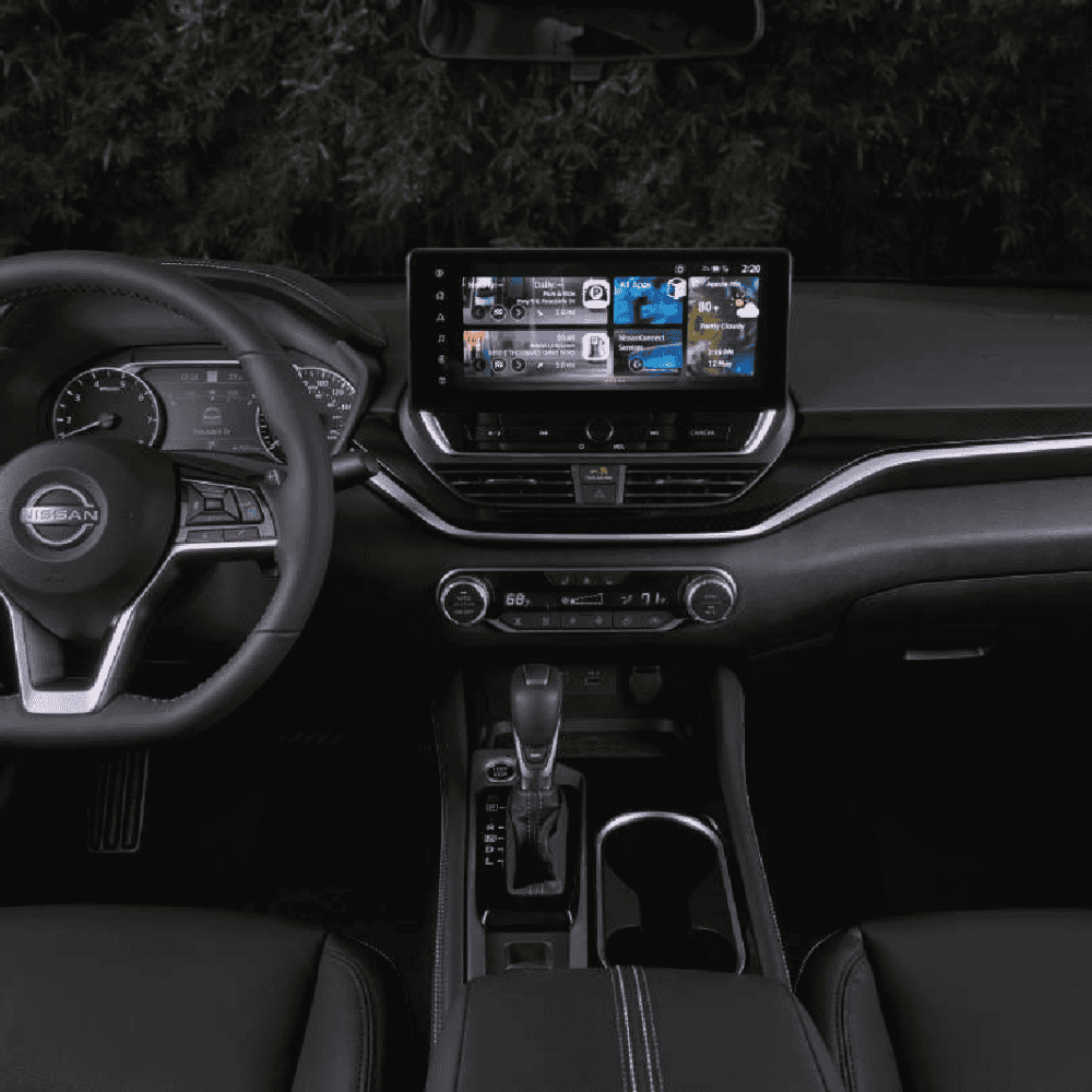 Interior dashboard and infotainment system of Nissan Teana.