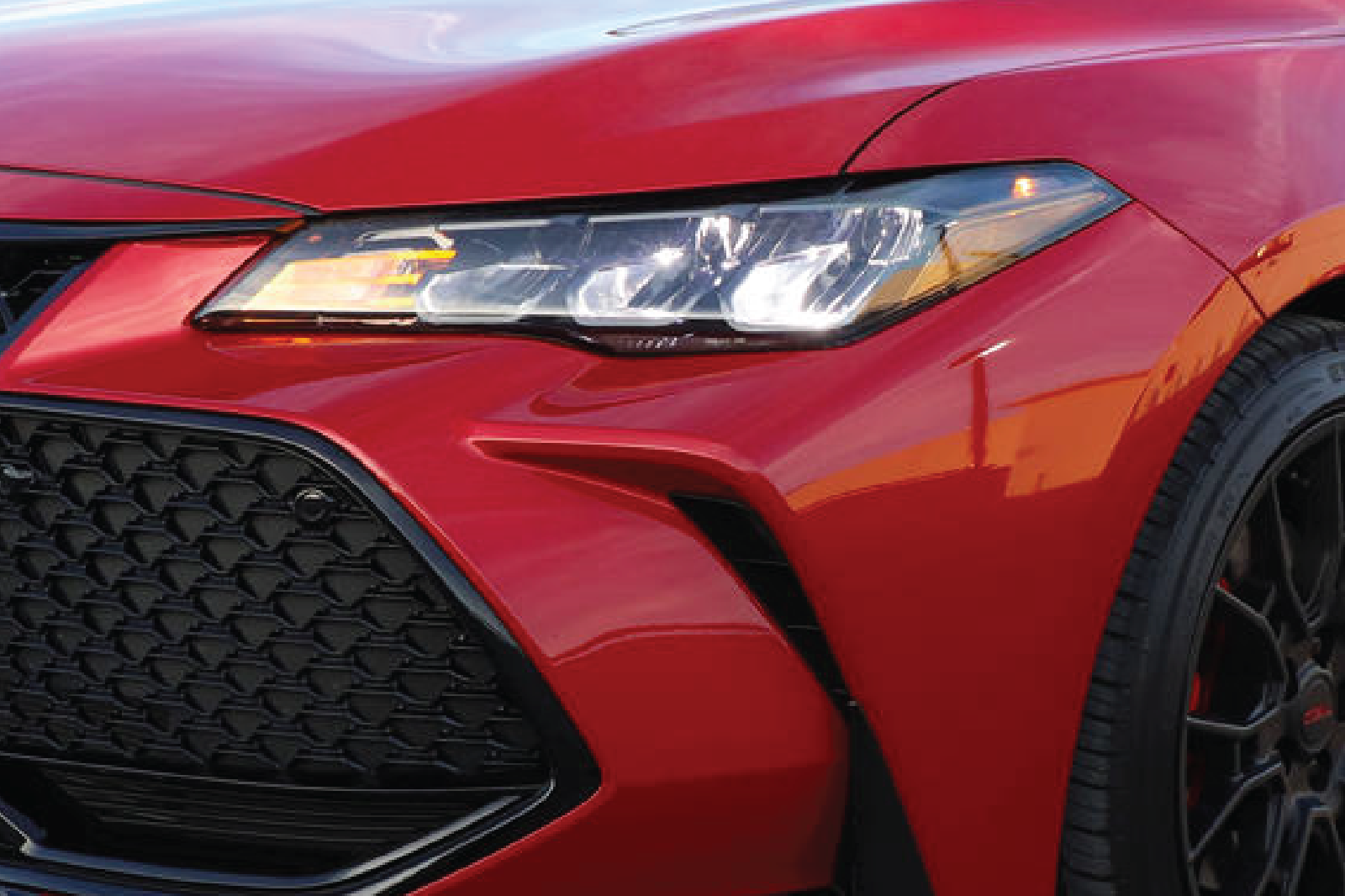 Headlamp replacement for Toyota Avalon - high-quality LED headlight assembly.