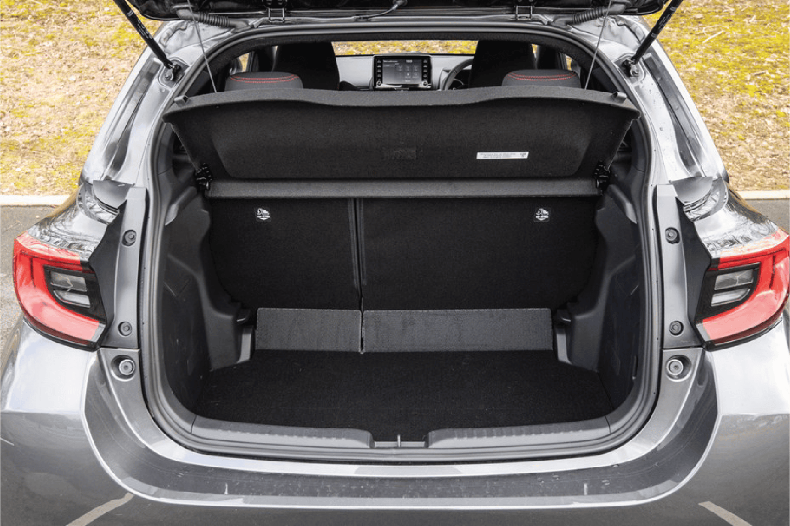 Luggage area protection kit for Toyota Yaris, ideal for cargo organization and vehicle interior prot.
