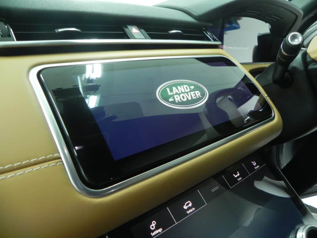 Interior Kit installation on Range Rover Velar - Rikecool Online Shop