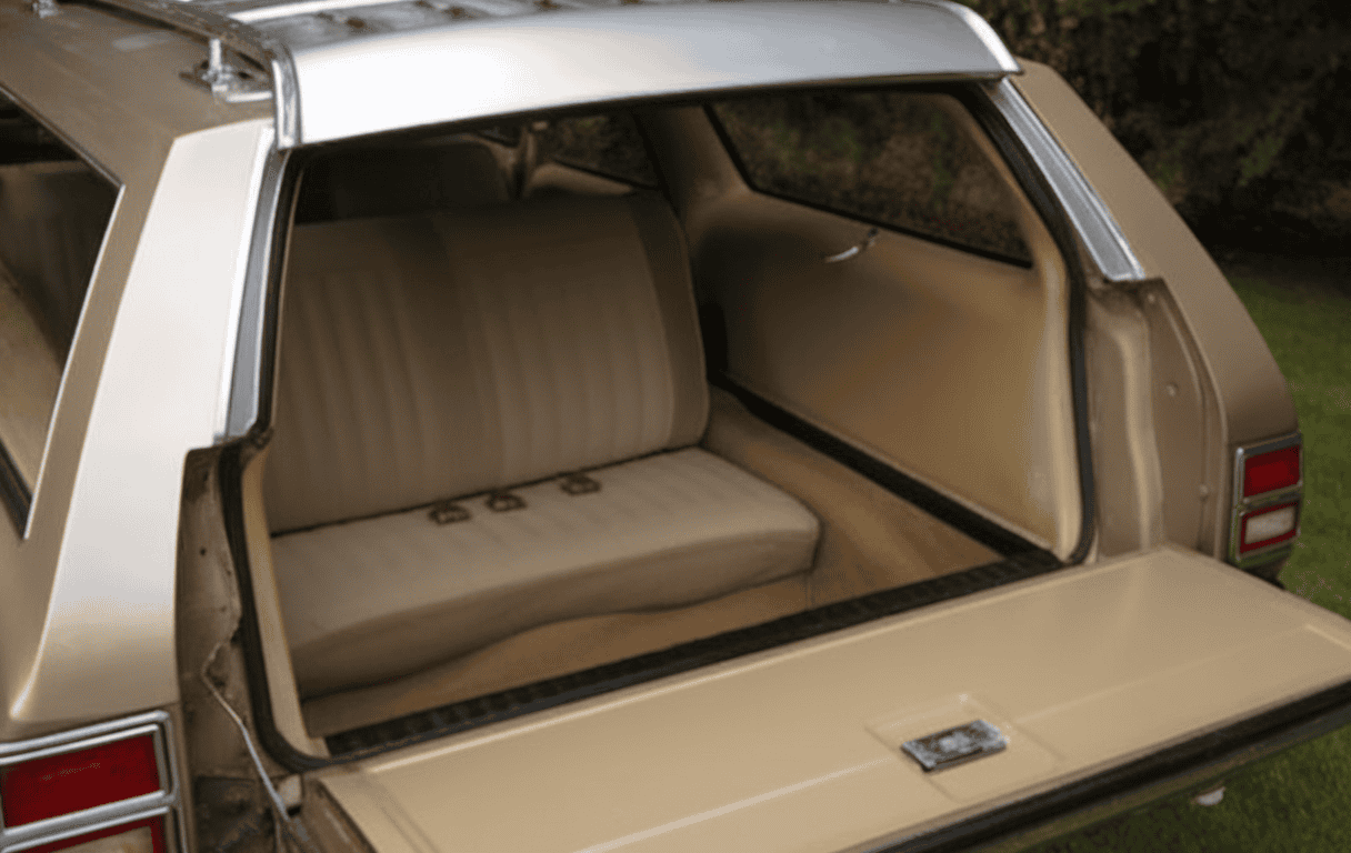 11 Things Every Kid Who Rode in a Station Wagon Remembers 5 a photograph from the 1960s of the rear ML1zz4TDT4