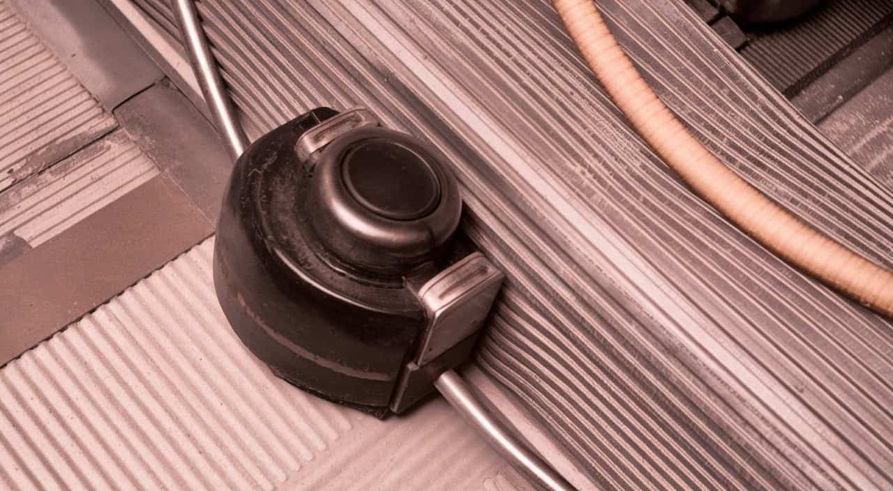 13 Classic Car Features That Confuse Today's Kids 6 old car features 7