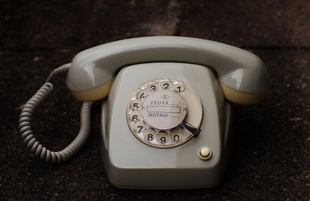 Everyday 1960s Life That Would Confuse Today's Kids 12 old phone 60s 70s computer communication 2ab12a