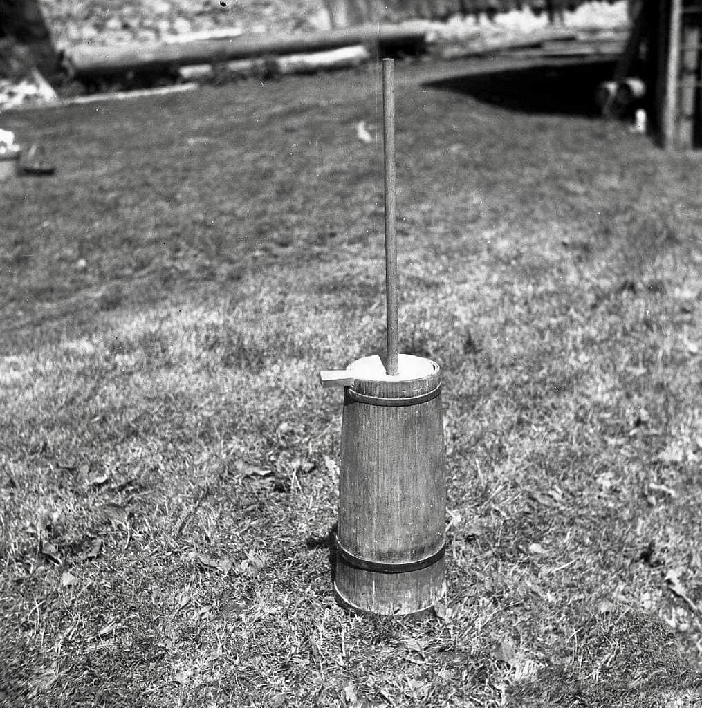 Kitchen Gadgets That Were Staples in Every '60s Home 6 pina pinja za putr delat male lasce 1960 20cdb4