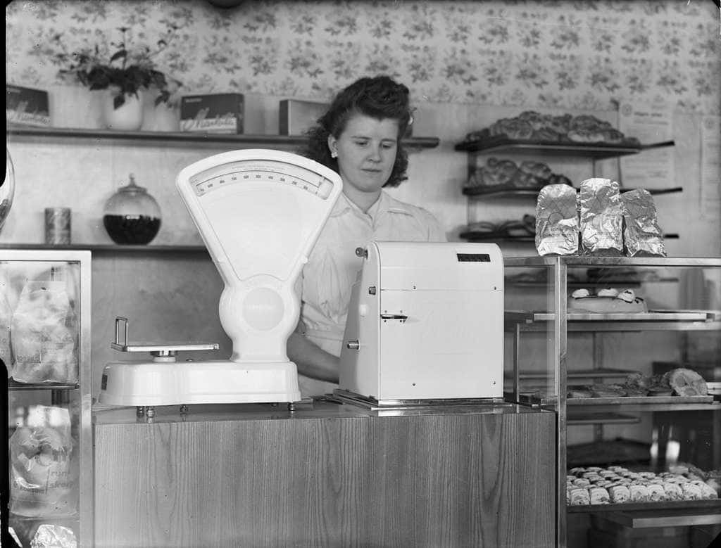 Kitchen Gadgets Your Grandmother Used That Actually Worked Better 12 konsumaffarsbitrade vid kassaapparatinterior f146f0