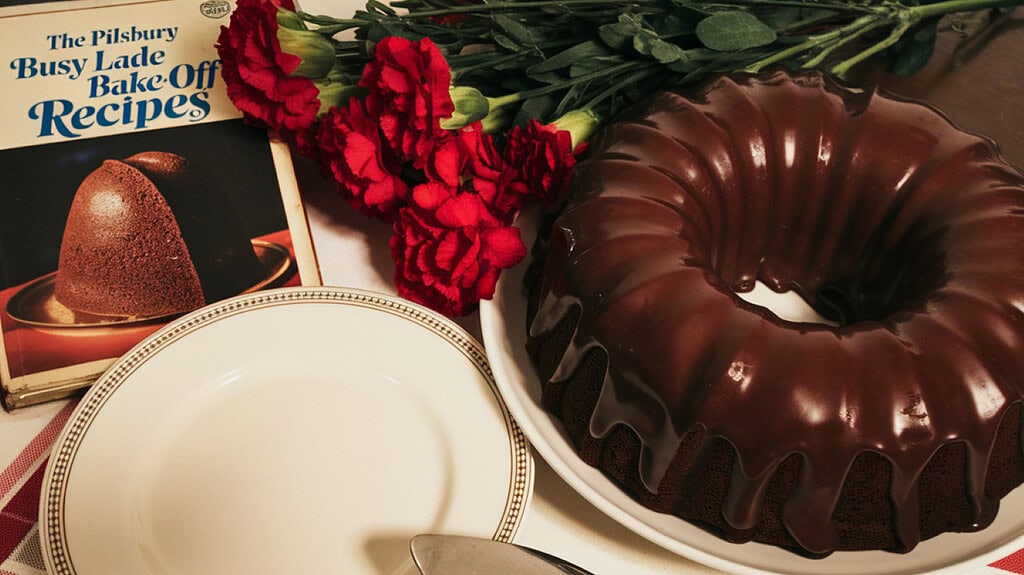 a table setting featuring a chocolate bu RUGtW0K8ToeLgaI 9v03JQ rETK7oL8TNafyiecmHjXTA