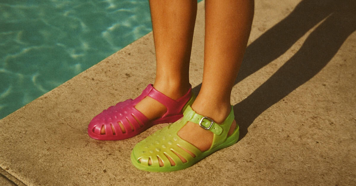 '80s Fashion Trends That Would Break the Internet Today 9 Colorful jelly shoes, a must-have '80s fashion piece, featured in the post.