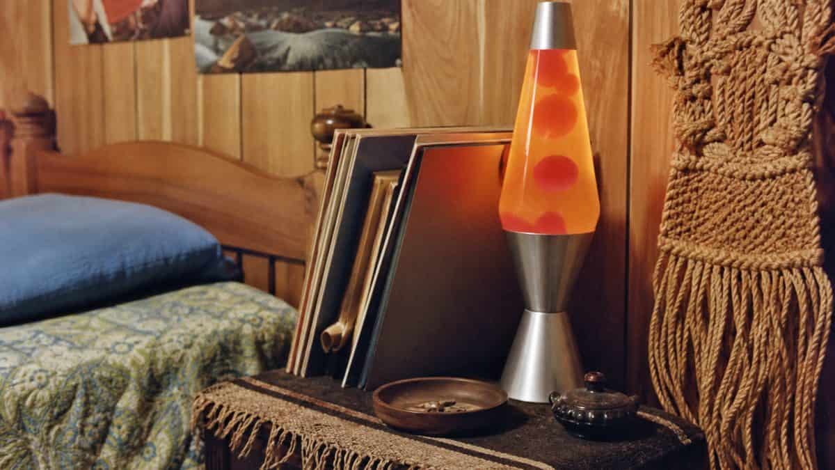15 Things Only Kids Who Grew Up in the '70s Will Understand 14 Glowing lava lamp in a teenager's 1970s bedroom