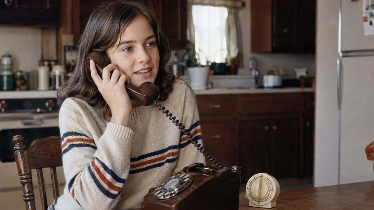14 Things Every Kid Who Used a Rotary Phone Remembers 3 Teenager on phone with standard timer