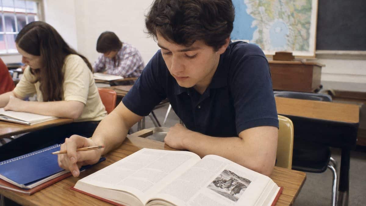 12 Required High School Classes That Disappeared 9 Student studying from a textbook