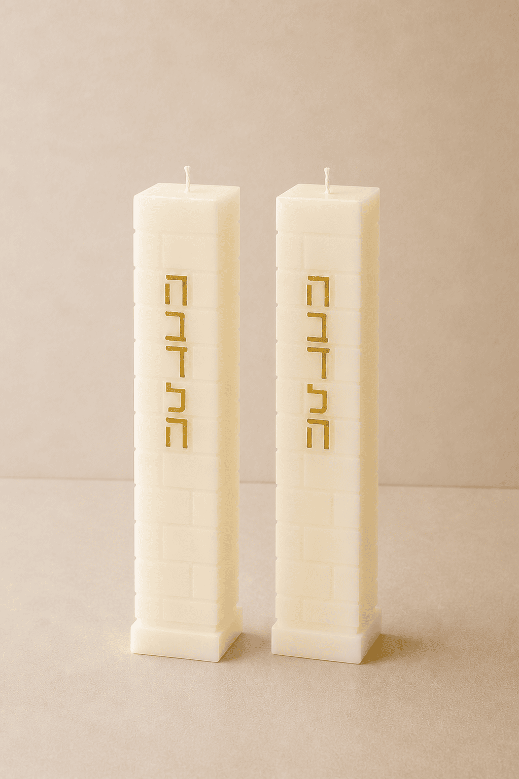 נר בדלה מלבני בגודל 25 ס"מ לשימוש בהבדלה, עם עיצוב ייחודי ואלגנטי.