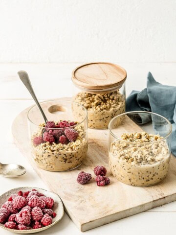 Thumbnail image for meal prep overnight oats recipe.