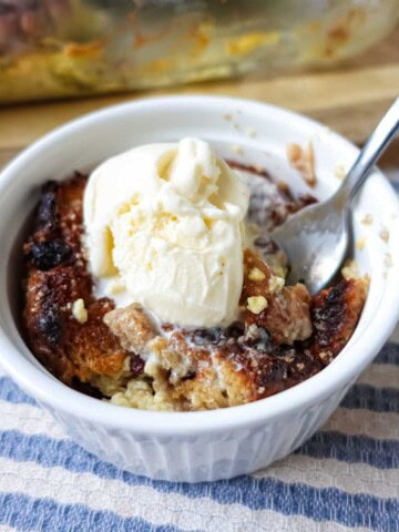 Thumbnail image for hot cross bun bread and butter pudding.