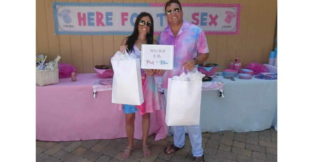 Gender Reveal Outfit Ideas For Moms-to-Be