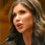 Kristi Noem Accuses Illinois Democrats of ‘Ignoring the Law’