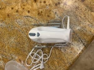 hand mixer vertical on counter