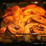 Glass vs Metal Baking Pan: Even Bakes or Crisp Edges