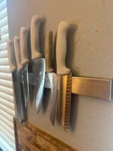 a knive magnetic strip storage
