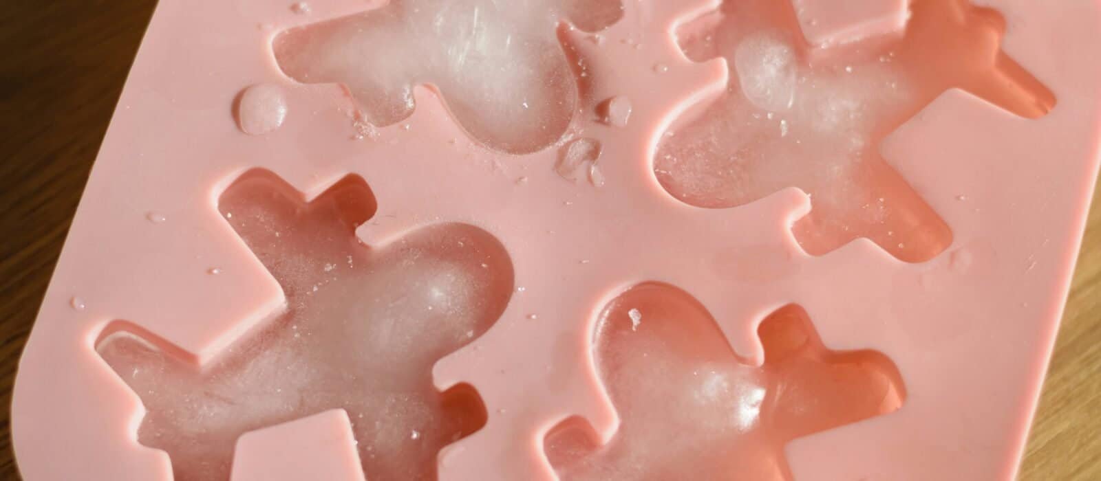 Best Ice Cube Trays in 2026: A Lid Matters More Than the Shape
