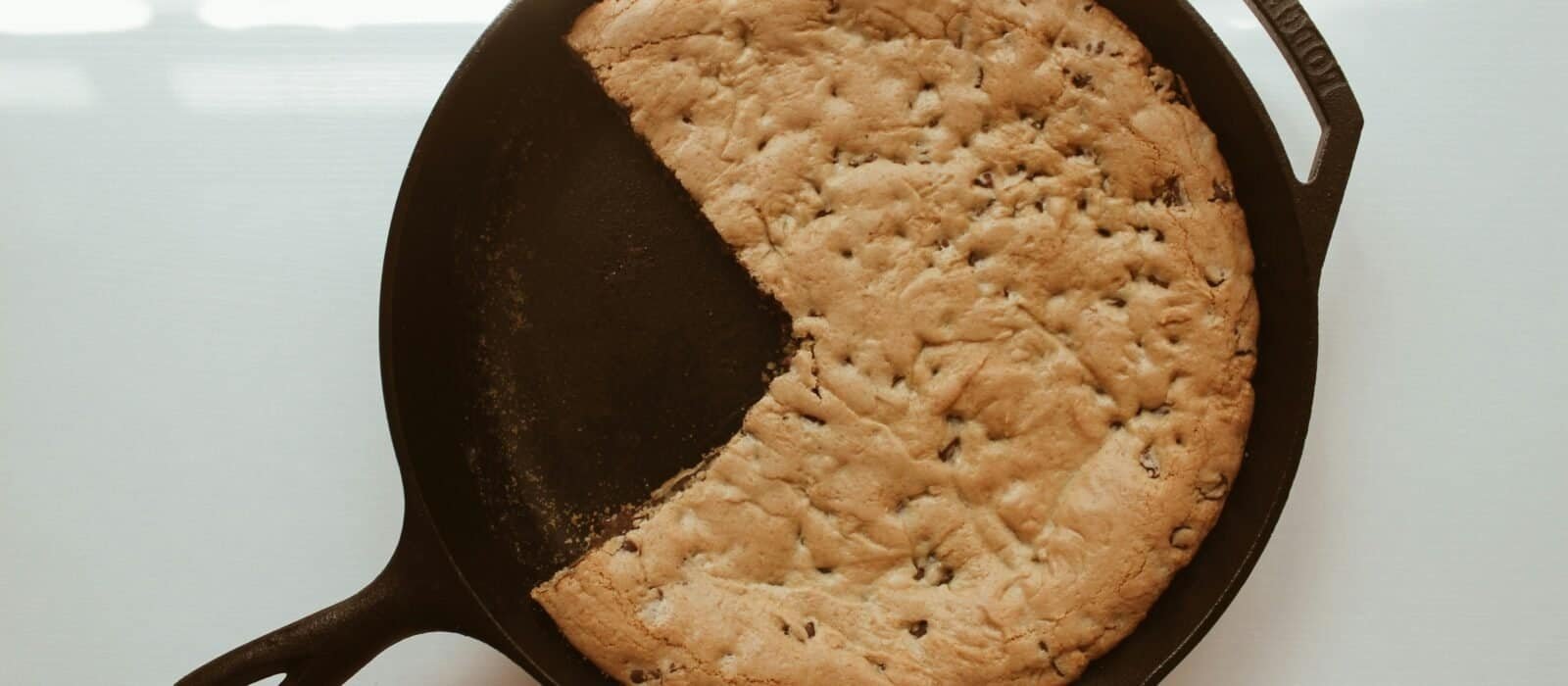 Best Cast Iron Cornbread Pans in 2026: Skillets, Wedge Pans, and Stick Molds