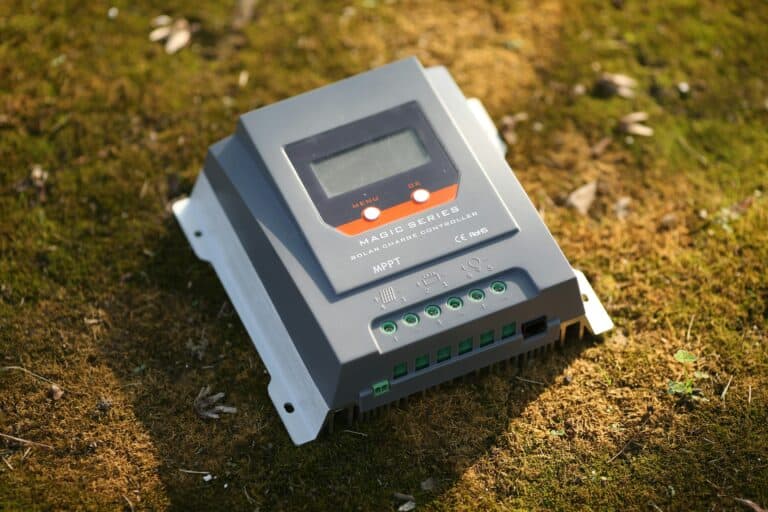 Best MPPT Charge Controllers for Large Arrays in 2026: String Voltage, Amperage, and Paralleling