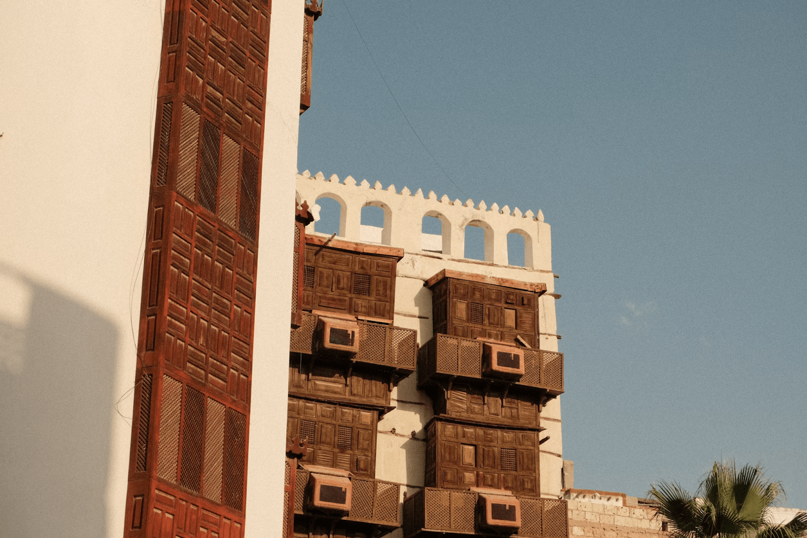 Old Jeddah neighborhood with traditional wooden details - (Credits Unsplash)