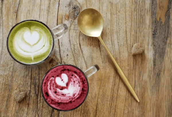 Two different kinds of matcha served in cups in Saudi Arabia - (Credits Unsplash)