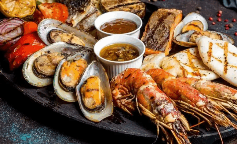Seafood, Souks, Flavors & Saudi Stories –  A Foodie’s Guide on What to Eat in Jeddah!