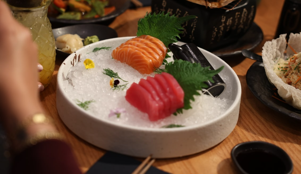 Sushi Art's ambiance is a harmonious blend of modern elegance and Japanese minimalism. (Credits: SushiArtRiyadh)