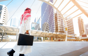 Saudi Flexible Salary Service 2025: On-Demand Pay Arrives in KSA