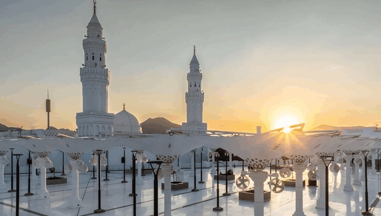 A Royal Order Announces Qiblatain Mosque in Madinah to Remain Open 24 Hours