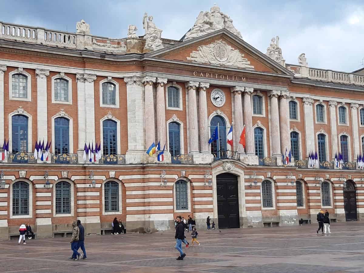 Place du Capitol - photo of the building front.