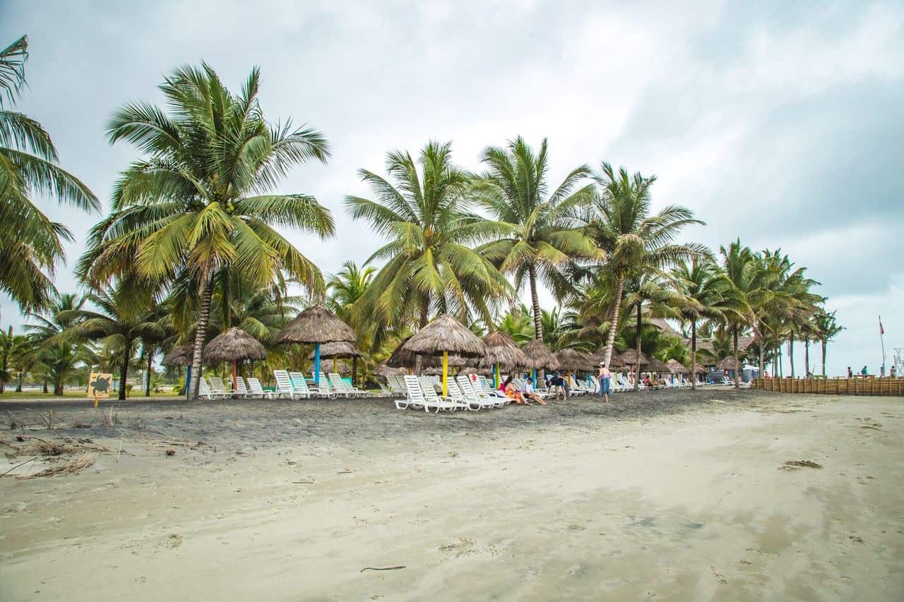 Mompiche - Ecuador - Isla Portete