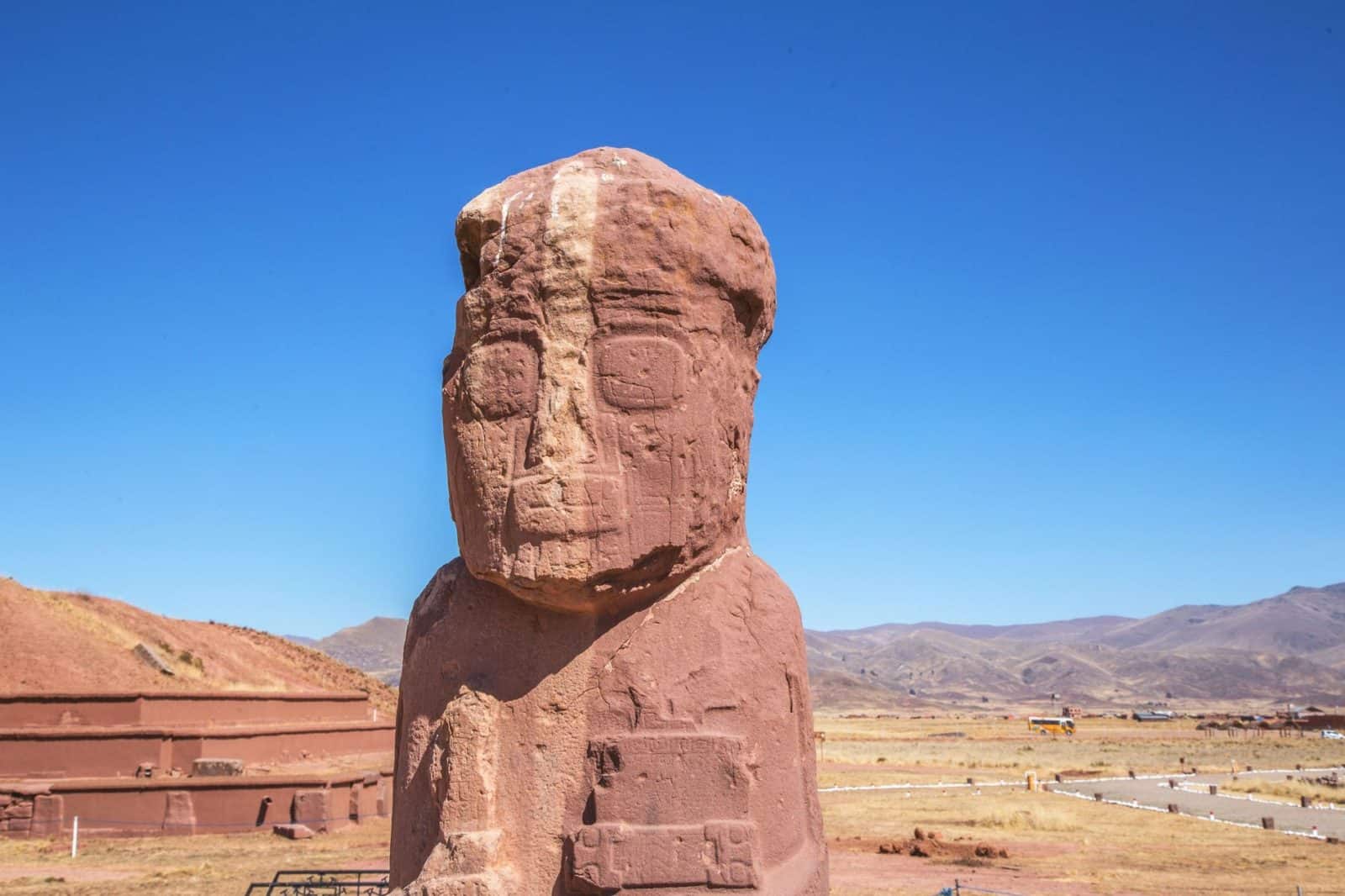 Bolivia - Tiwanaku - statuts 1