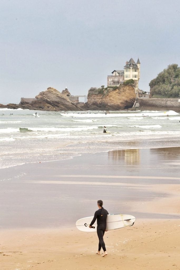 France - Biarrtiz - surfer