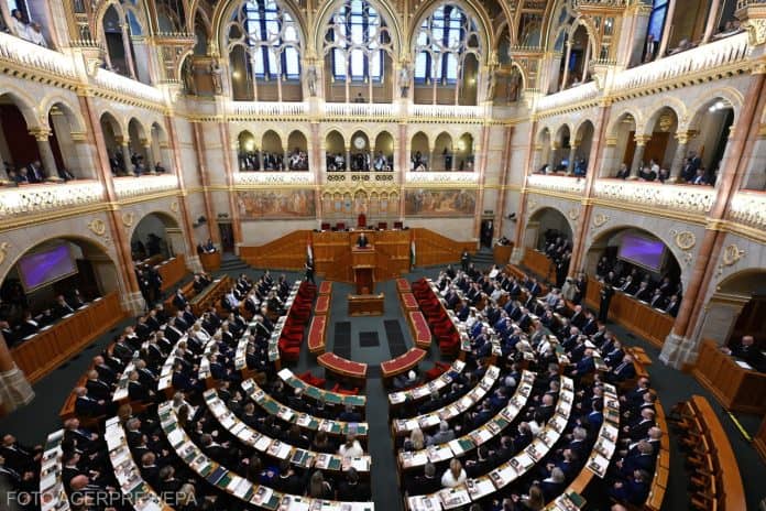 Hungarys new parliament holds inaugural session