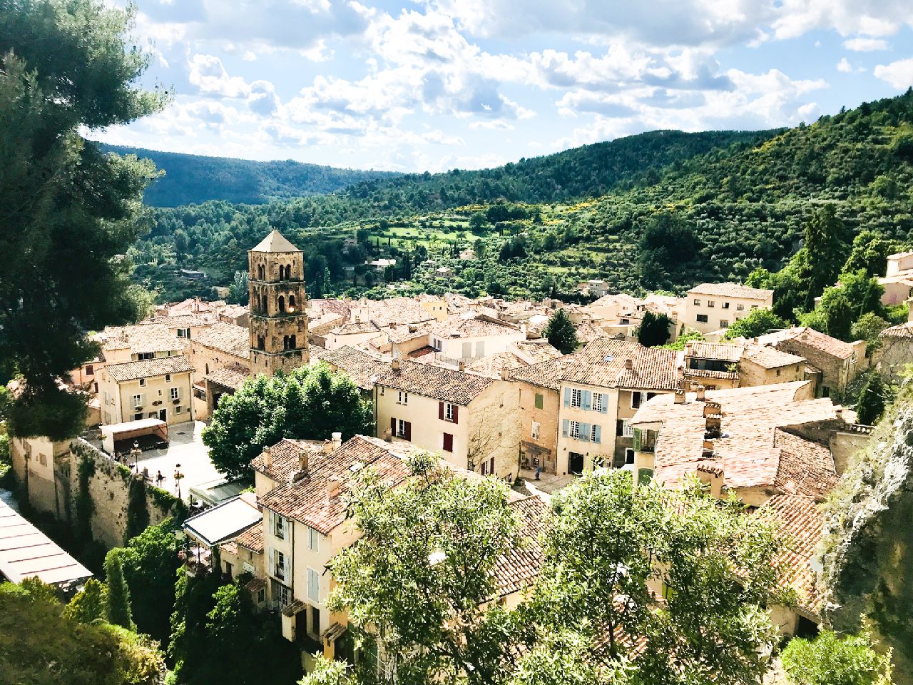 France-Small-Town-Moustiers-sainte-Marie