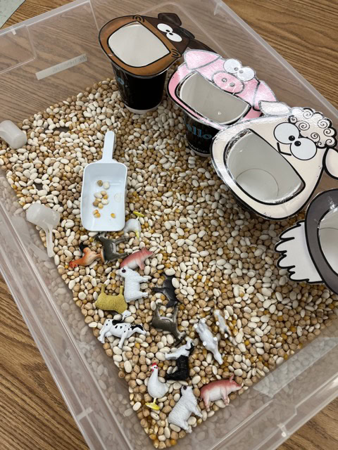 Farm theme sensory bin