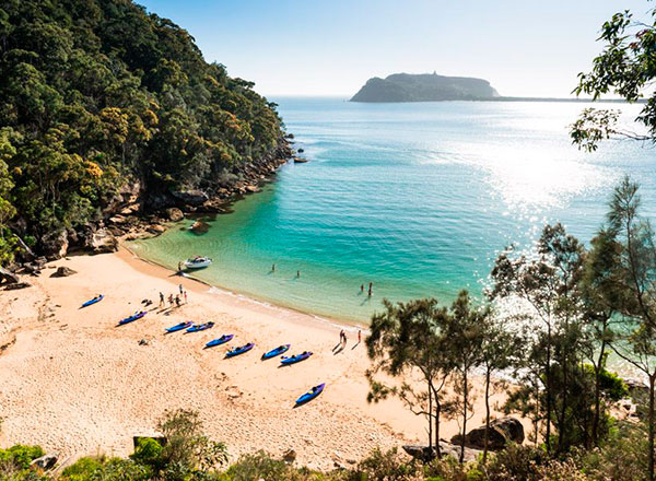 An image of a secluded beach as seen on your North Shore Road Trip tour