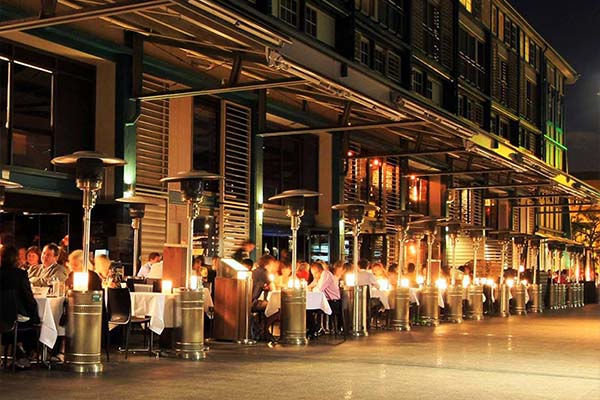 Night view of diners along Woolloomooloo Wharf