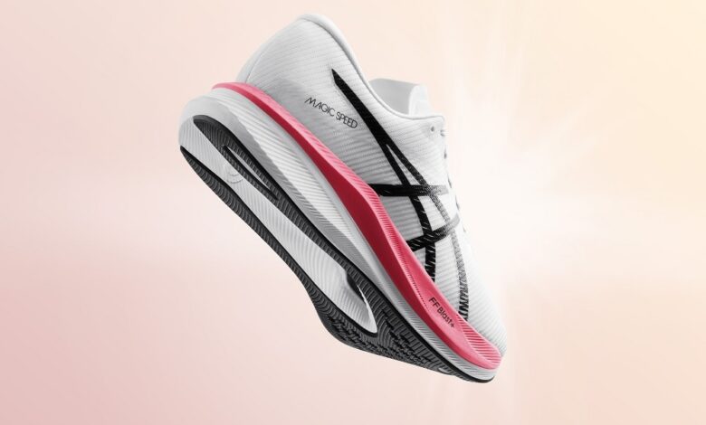 Propel yourself to a personal best with the ASICS MAGIC SPEED 3