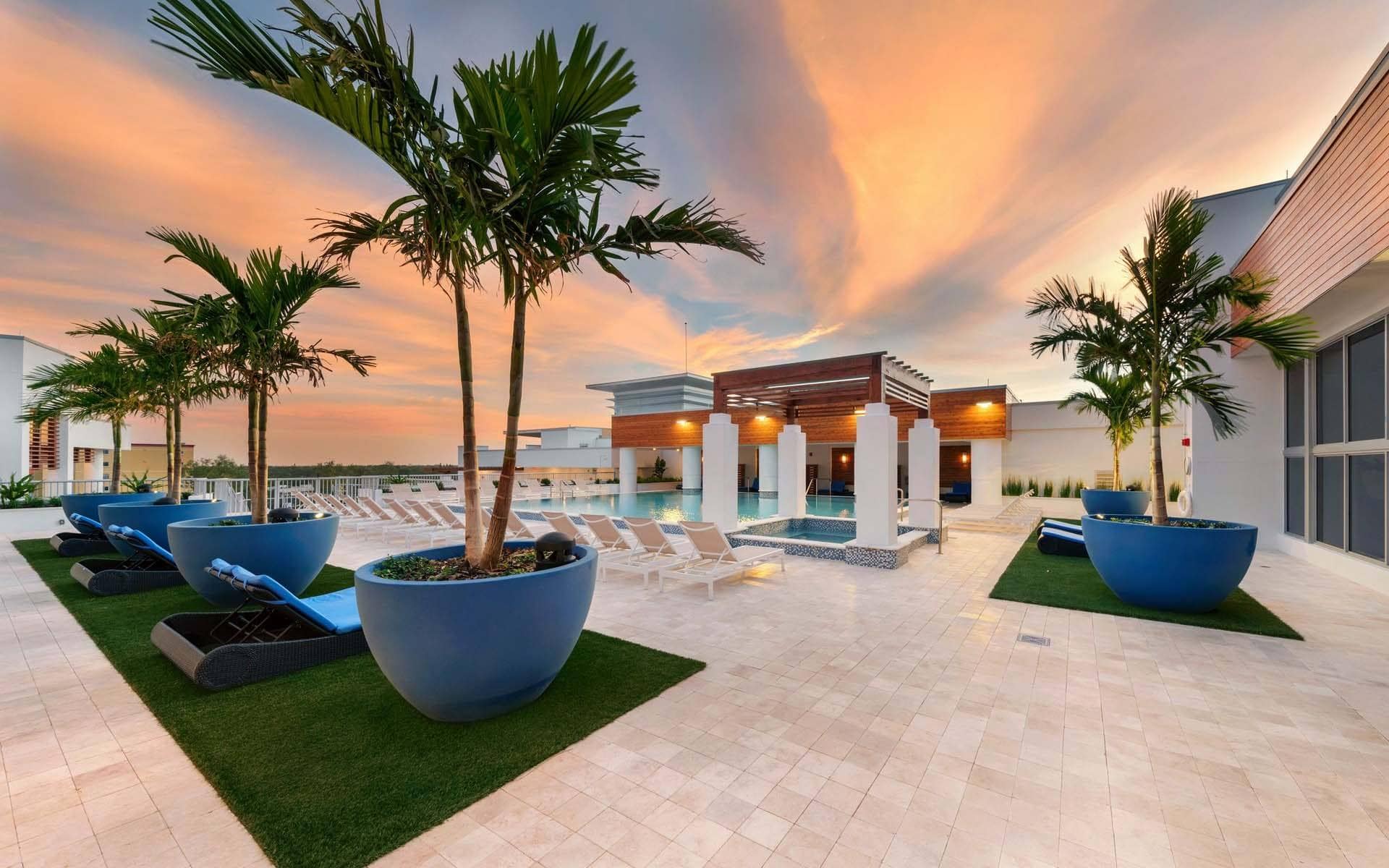 Pool at Windsor Central Arts in St. Petersburg, 33701