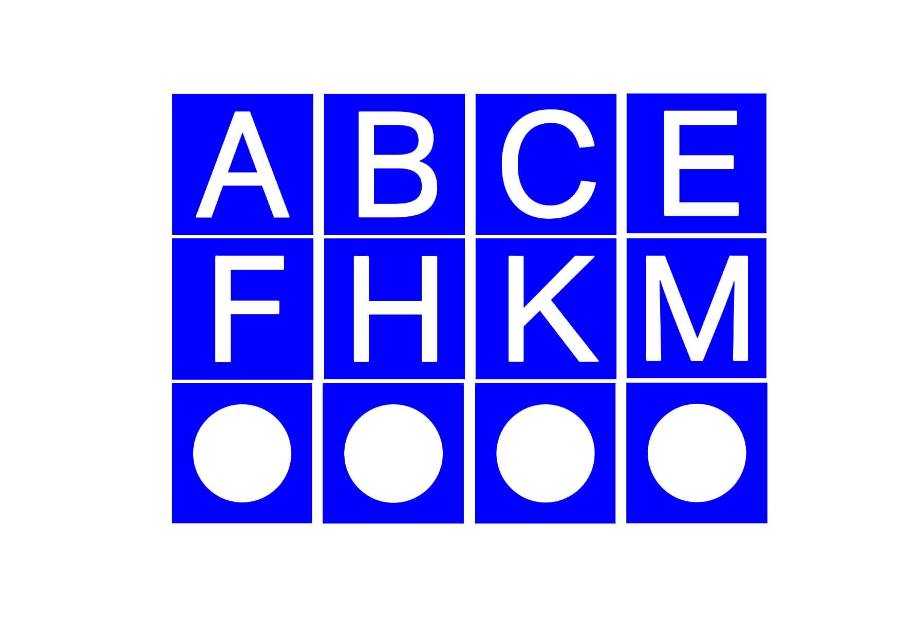 Ein Raster aus blauen Quadraten mit weißen Buchstaben und Kreisen, entworfen für Dressur Bahnpunkte und Zirkelpunkte (Kopie), enthält die Buchstaben a bis m mit Ausnahme von d, g, i, j und l.
